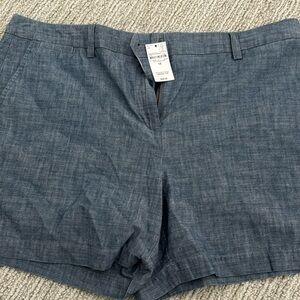 Lands End , NWT, chambray blue size 18 shorts